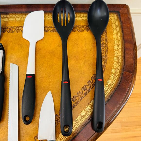 OXO New Kitchen Utensils Lot of 9 Spoons, Spatulas, Potato Peeler, Knives, Whisk - Picture 2 of 6